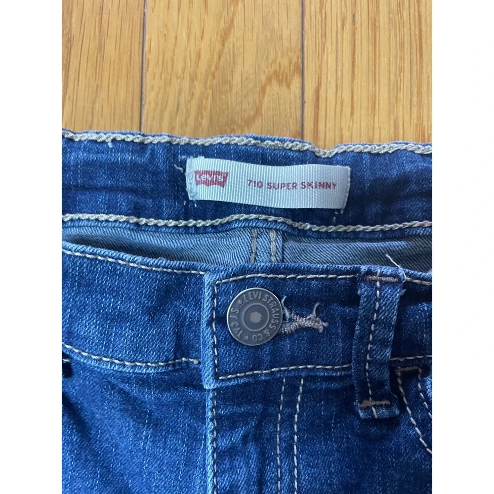 Levis levi 710